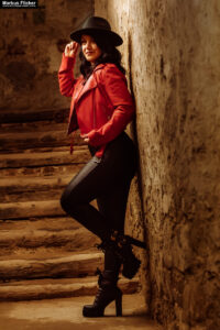 Red Jacket Underground Keller Gewölbe Portrait Photography Female Tattoo Model Elisa in Graz