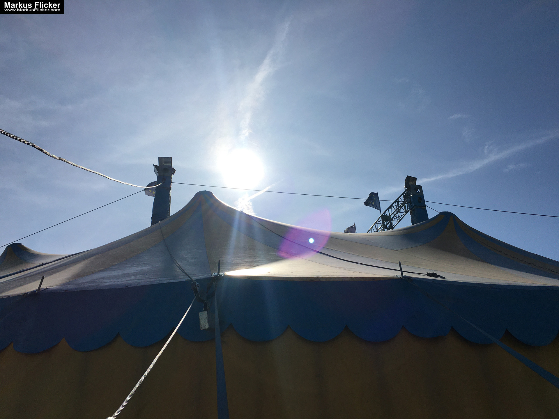 Der Zirkus ist in der Stadt. Fotografieren einer Vorstellung mit dem Smartphone