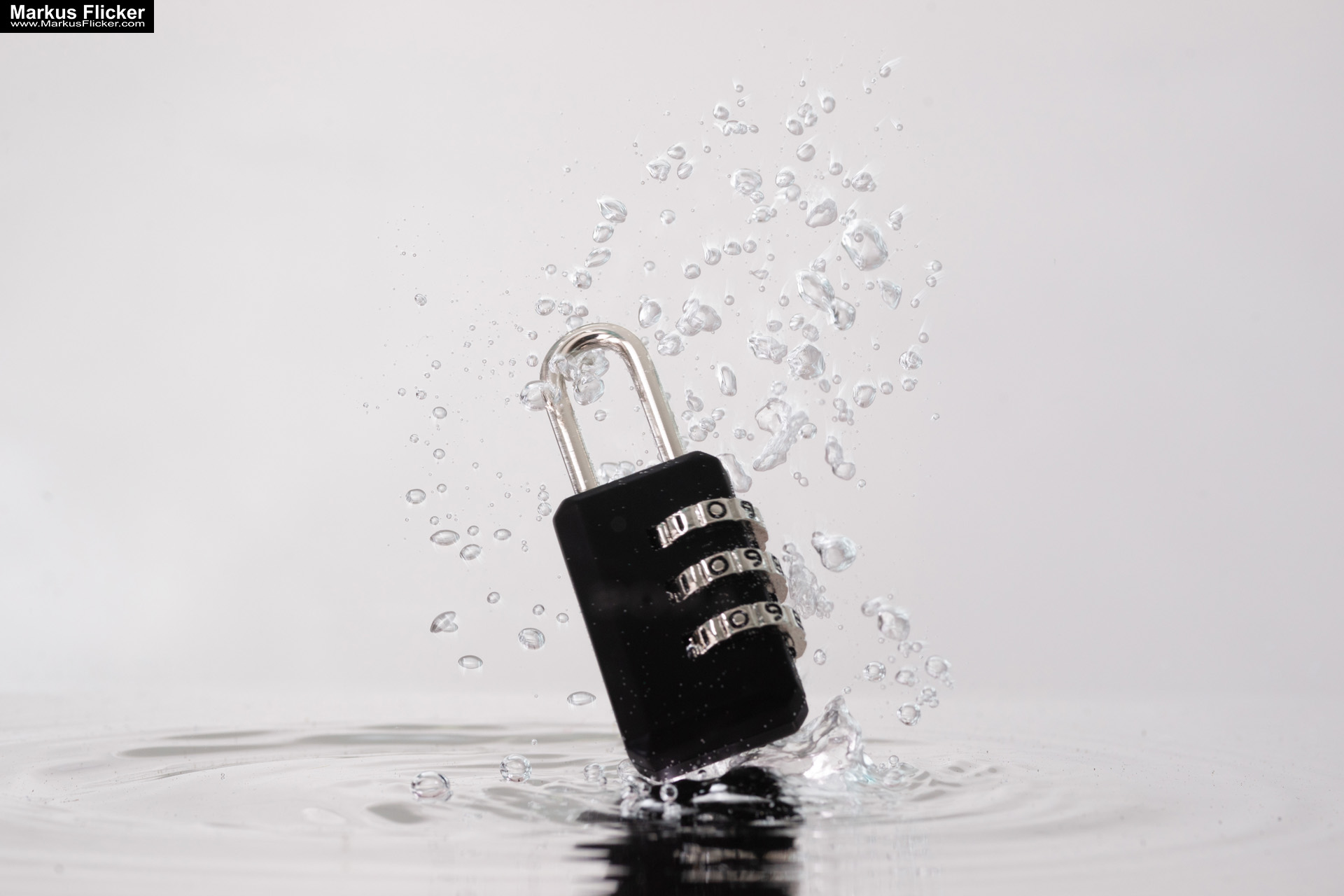 Produktfoto Fotografie Water Splash Photo Shoot Product Photography Produktfoto Werbefoto Gegenstände und Produkte