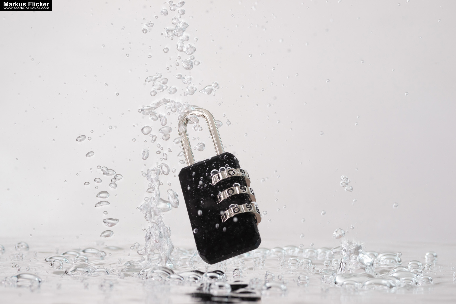 Produktfoto Fotografie Water Splash Photo Shoot Product Photography Produktfoto Werbefoto Gegenstände und Produkte