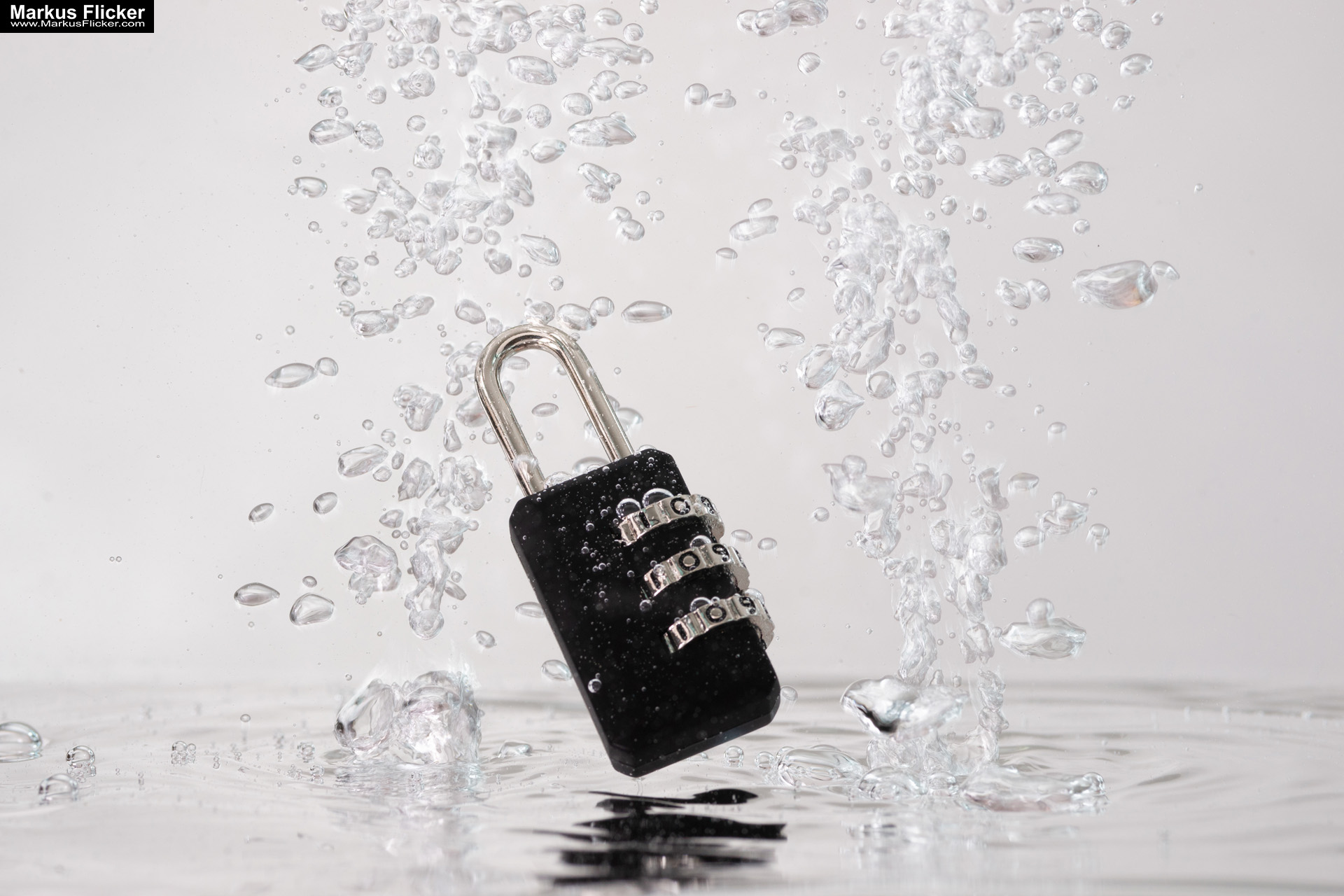 Produktfoto Fotografie Water Splash Photo Shoot Product Photography Produktfoto Werbefoto Gegenstände und Produkte