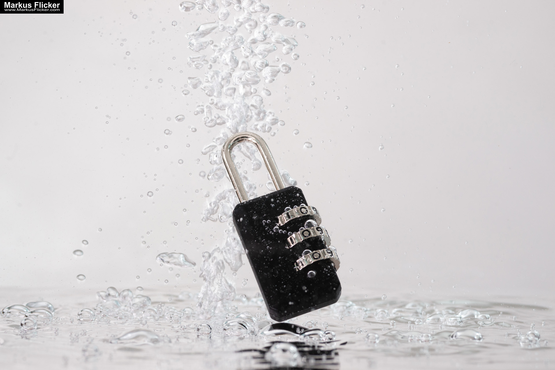 Produktfoto Fotografie Water Splash Photo Shoot Product Photography Produktfoto Werbefoto Gegenstände und Produkte