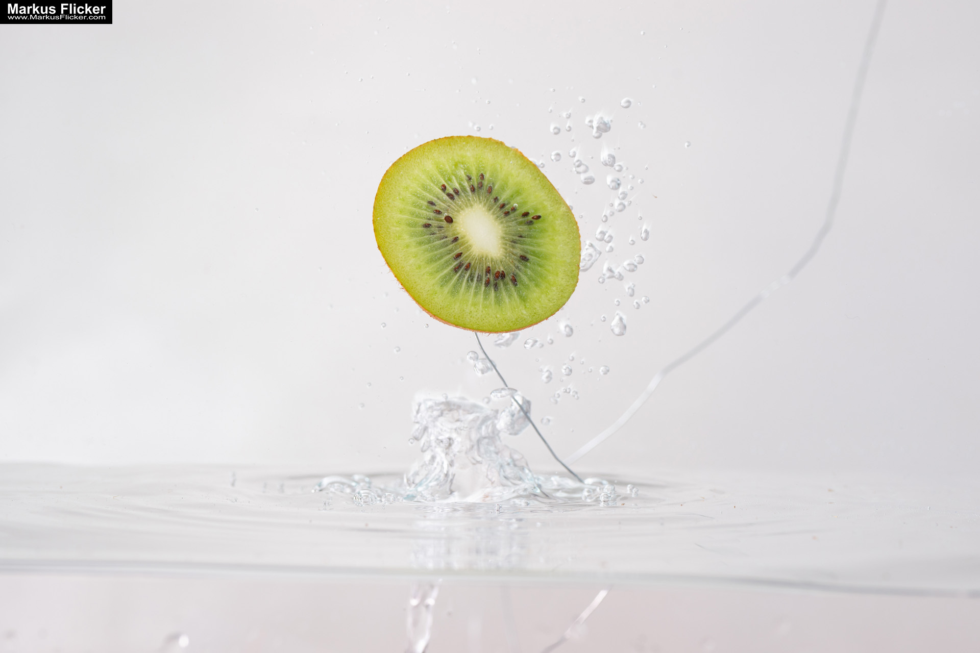 Produktfoto Fotografie Water Splash Photo Shoot Product Photography Produktfoto Werbefoto Gegenstände und Produkte