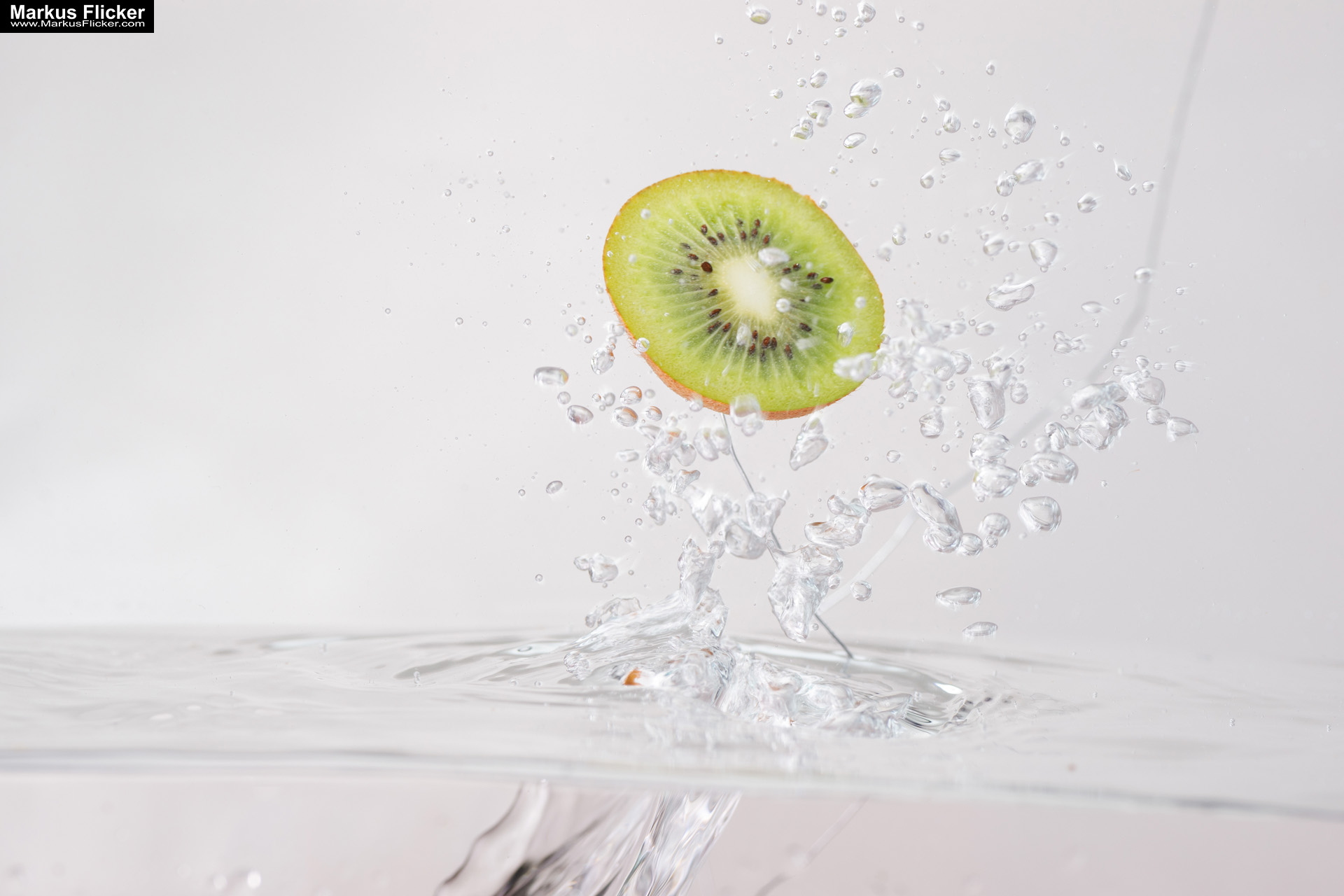 Produktfoto Fotografie Water Splash Photo Shoot Product Photography Produktfoto Werbefoto Gegenstände und Produkte