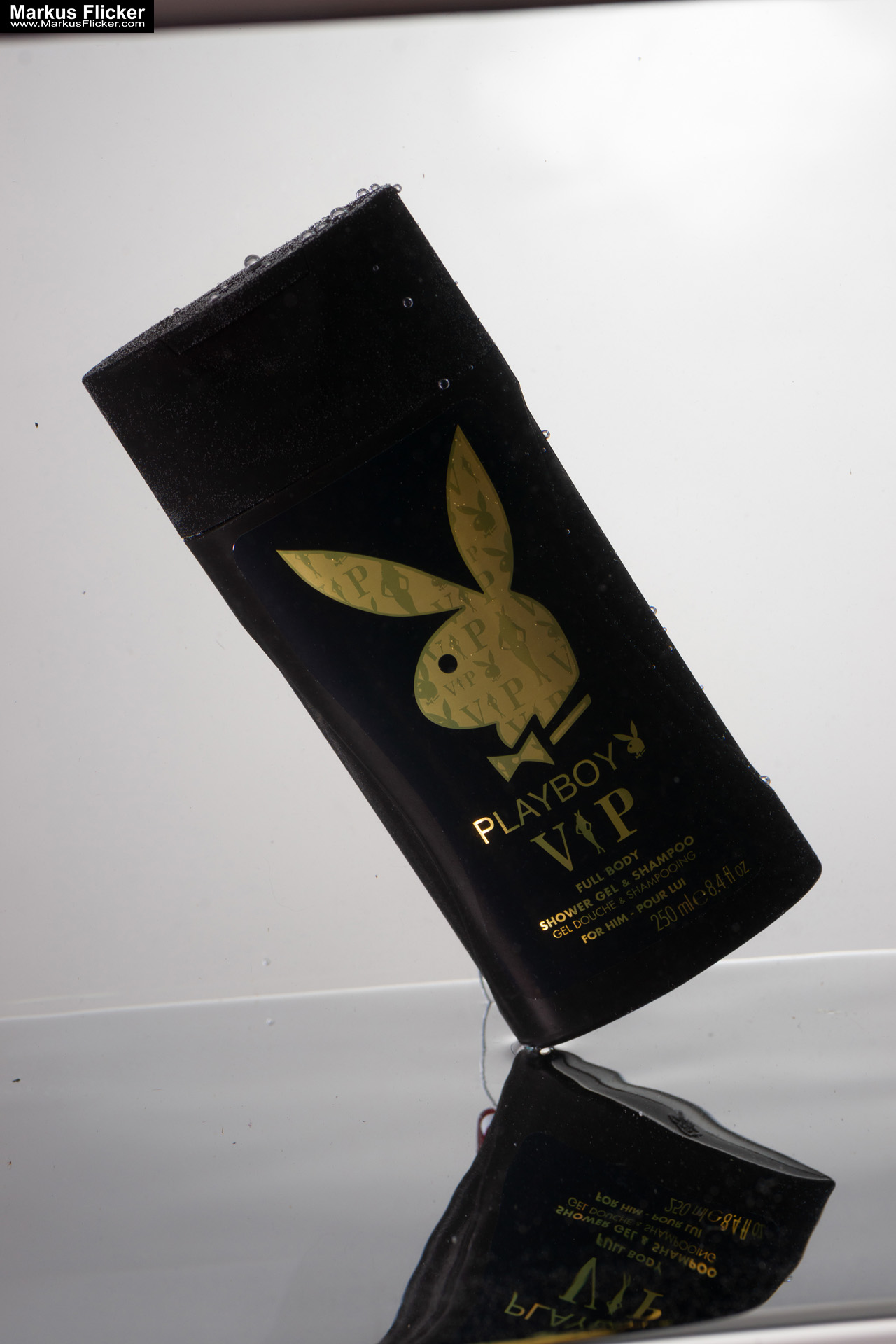 Produktfoto Fotografie Water Splash Photo Shoot Product Photography Produktfoto Werbefoto Gegenstände, Objekte und Produkte Duschgel Engergy Drink Früchte Obst Kiwi Himbeere