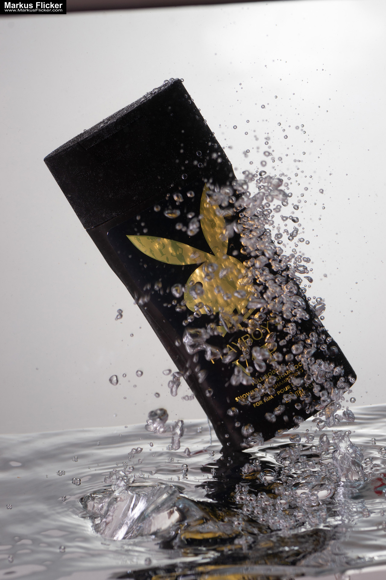 Produktfoto Fotografie Water Splash Photo Shoot Product Photography Produktfoto Werbefoto Gegenstände, Objekte und Produkte