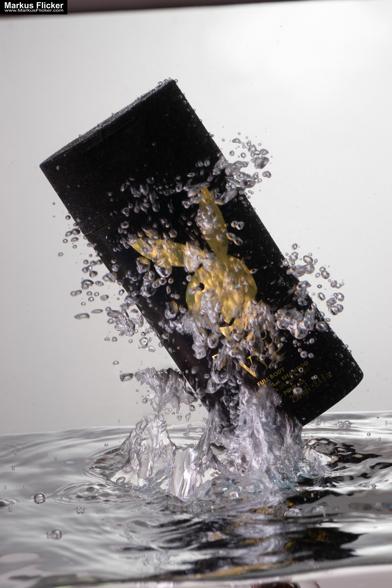 Produktfoto Fotografie Water Splash Photo Shoot Product Photography Produktfoto Werbefoto Gegenstände, Objekte und Produkte