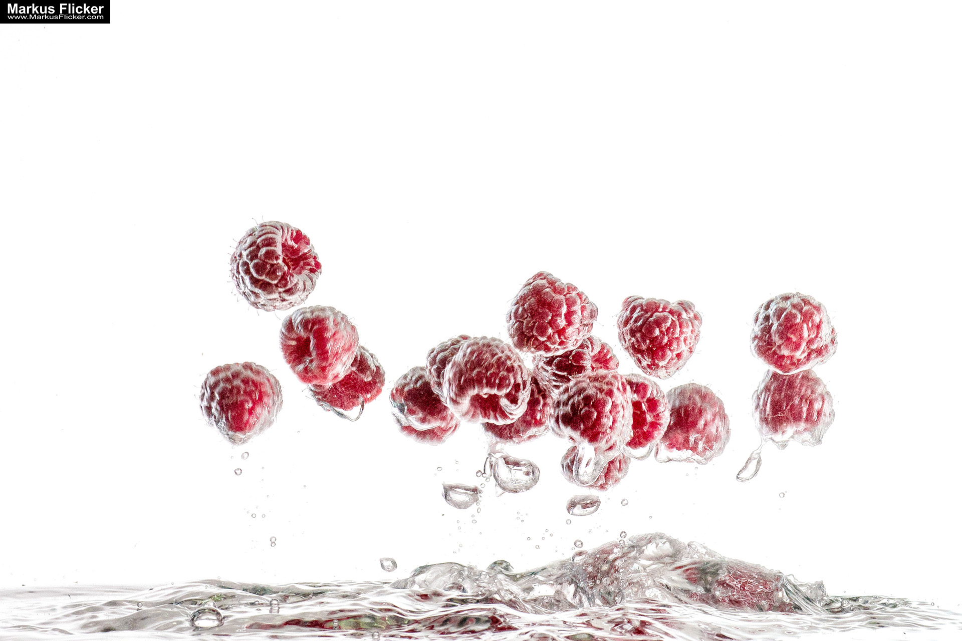 Produktfoto Fotografie Water Splash Photo Shoot Product Photography Produktfoto Werbefoto Gegenstände und Produkte