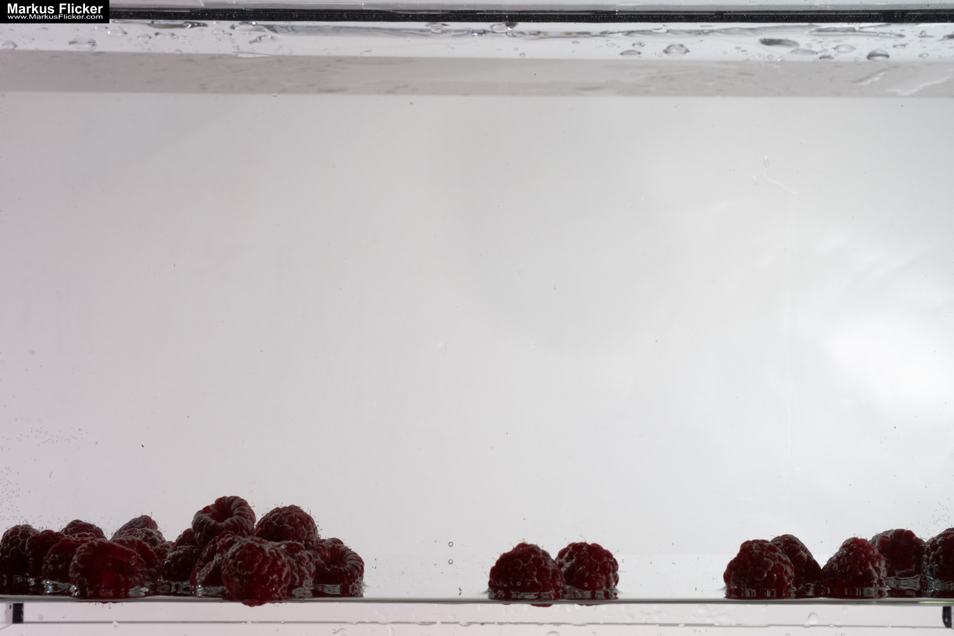 Produktfoto Fotografie Water Splash Photo Shoot Product Photography Produktfoto Werbefoto Gegenstände, Objekte und Produkte