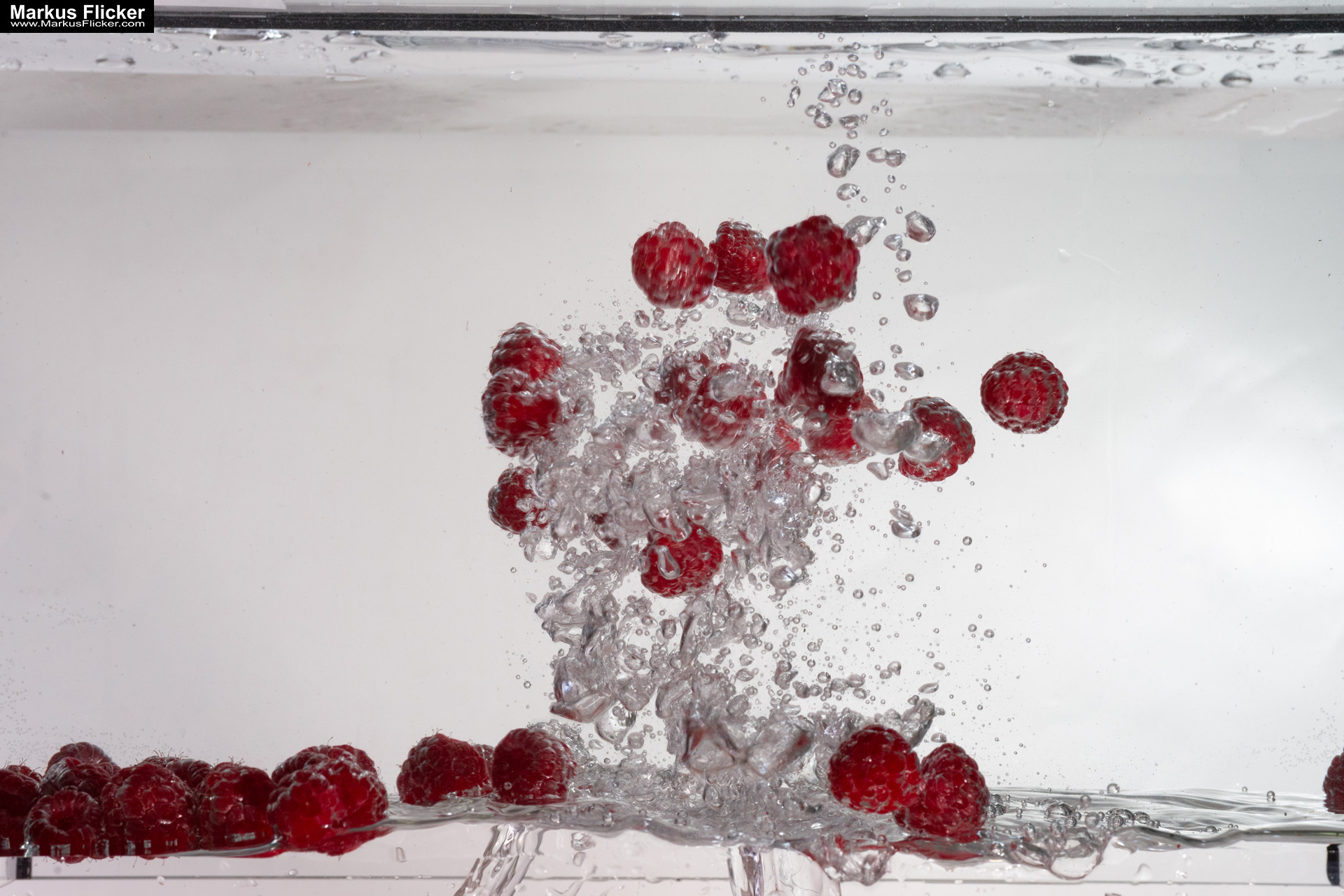 Produktfoto Fotografie Water Splash Photo Shoot Product Photography Produktfoto Werbefoto Gegenstände und Produkte