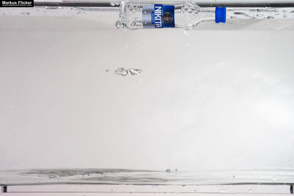 Produktfoto Fotografie Water Splash Photo Shoot Product Photography Produktfoto Werbefoto Gegenstände, Objekte und Produkte