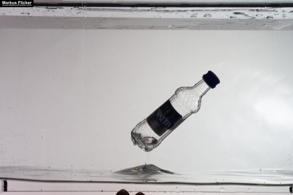 Produktfoto Fotografie Water Splash Photo Shoot Product Photography Produktfoto Werbefoto Gegenstände, Objekte und Produkte