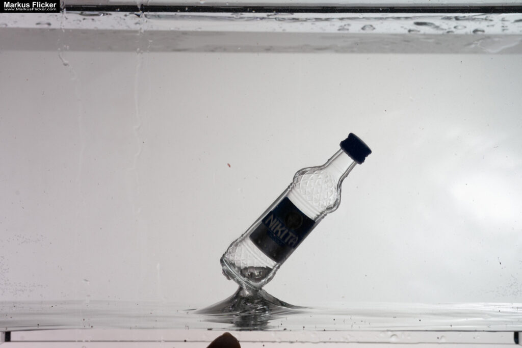 Produktfoto Fotografie Water Splash Photo Shoot Product Photography Produktfoto Werbefoto Gegenstände, Objekte und Produkte