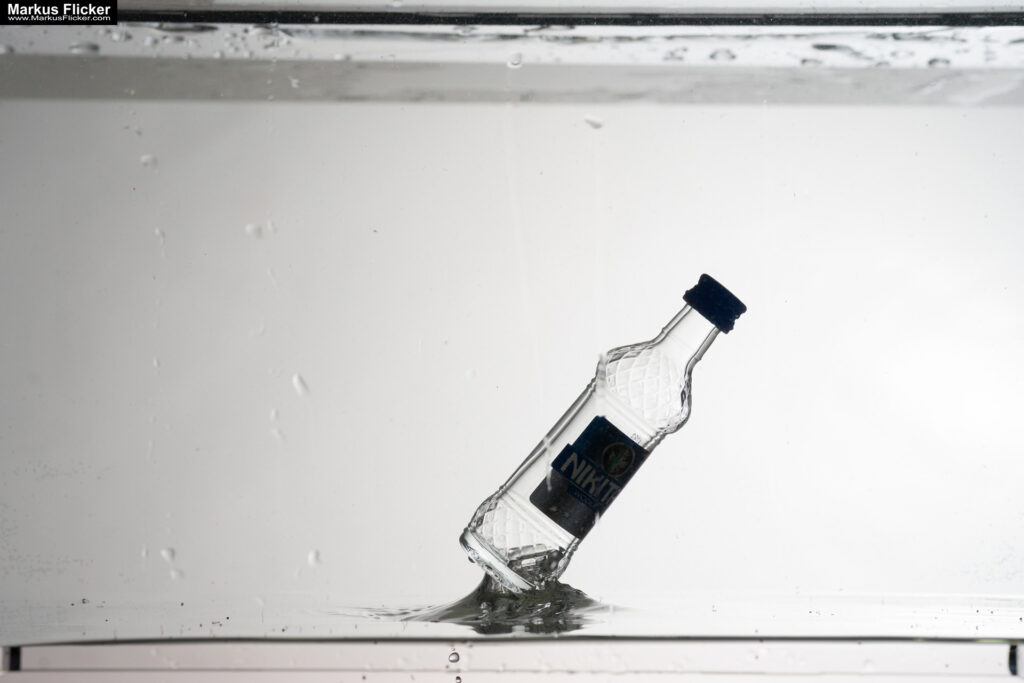 Produktfoto Fotografie Water Splash Photo Shoot Product Photography Produktfoto Werbefoto Gegenstände, Objekte und Produkte