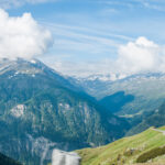 Extreme Sportfotografie und Reisefotografie in Österreich, Slowenien, Kroatien, Ungarn und Italien Die Extreme Sportfotografie bietet dir die Möglichkeit, spektakuläre und dynamische Momente festzuhalten, während du dich inmitten der atemberaubenden Natur Europas bewegst. Länder wie Österreich, Slowenien, Kroatien, Ungarn und Italien bieten eine unvergleichliche Kulisse für actiongeladene Szenen, die dich und deine Betrachter fesseln. Insbesondere die Steiermark in Österreich, mit ihren imposanten Bergen und weiten Tälern, ist ein Paradies für Sportler und Fotografen gleichermaßen. Fotograf Videograf Gleisdorf Graz Content Creator Autor Steiermark Österreich