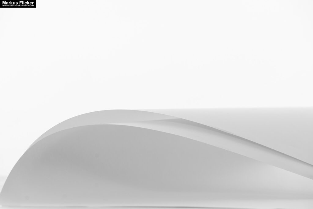 Kreative Fotomotive mit Papier durch das Spiel mit Licht und Schatten