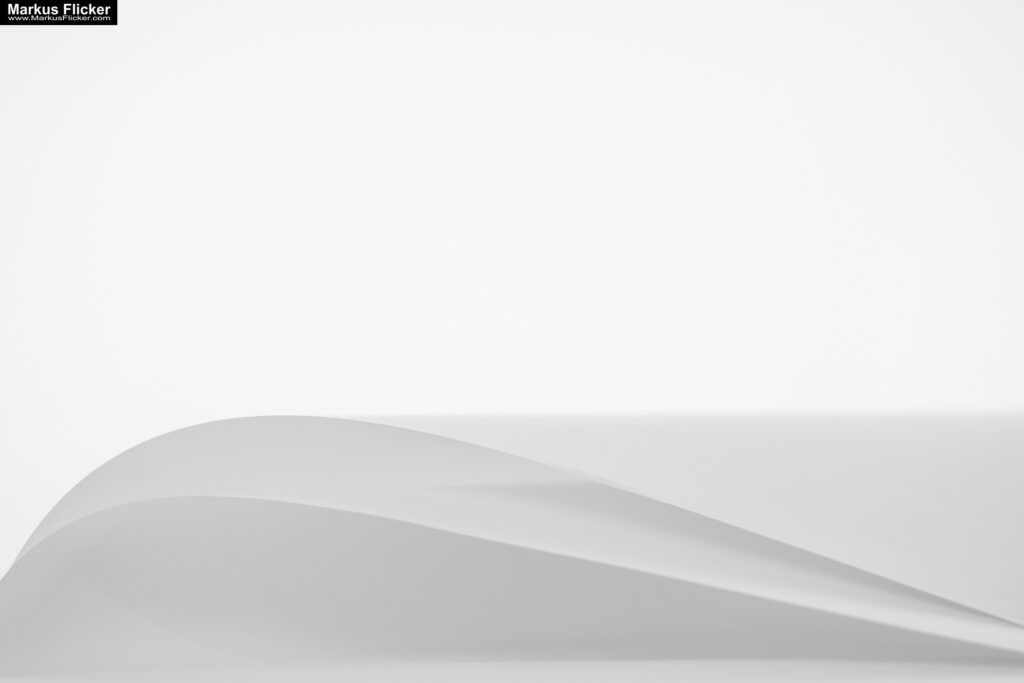 Kreative Fotomotive mit Papier durch das Spiel mit Licht und Schatten