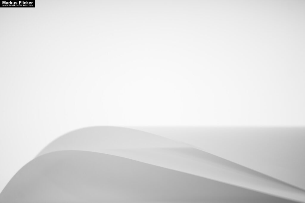 Kreative Fotomotive mit Papier durch das Spiel mit Licht und Schatten