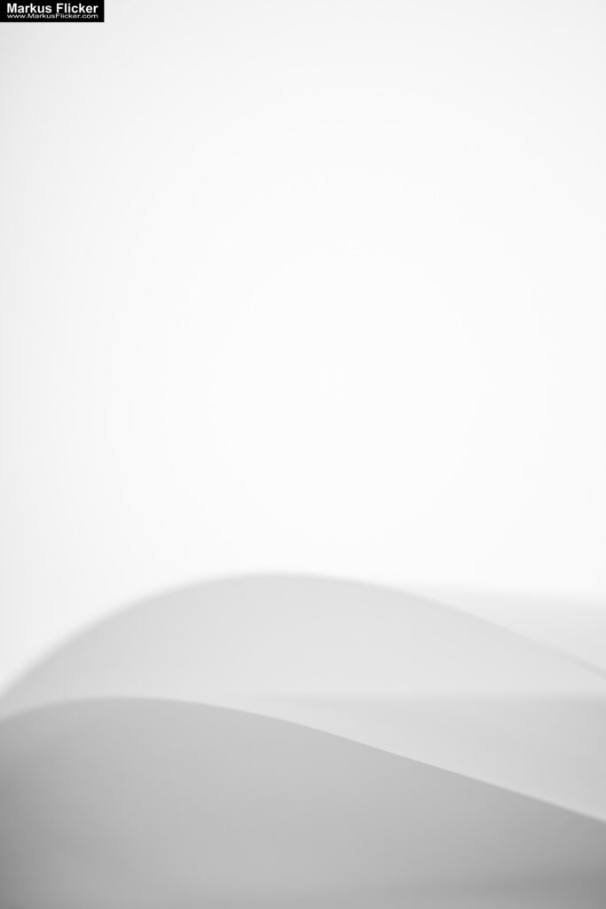 Kreative Fotomotive mit Papier durch das Spiel mit Licht und Schatten