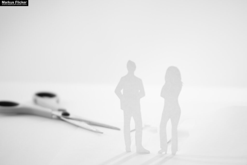 Kreative Fotomotive mit Papier durch das Spiel mit Licht und Schatten