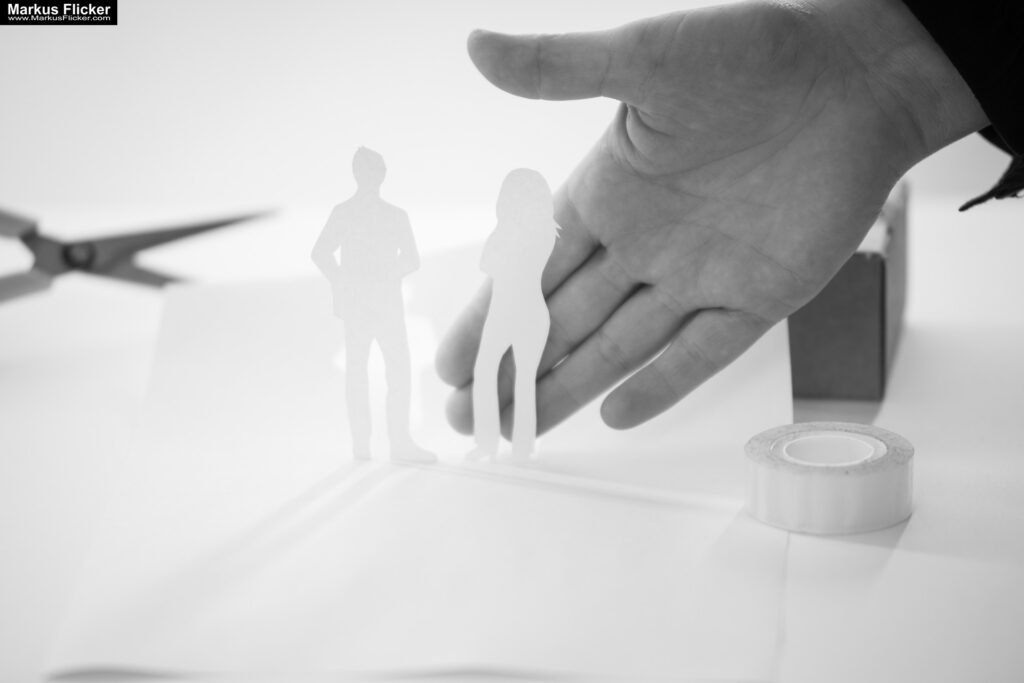 Kreative Fotomotive mit Papier durch das Spiel mit Licht und Schatten