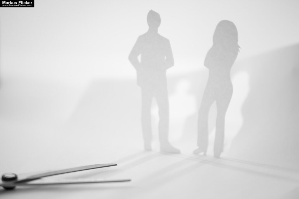 Kreative Fotomotive mit Papier durch das Spiel mit Licht und Schatten