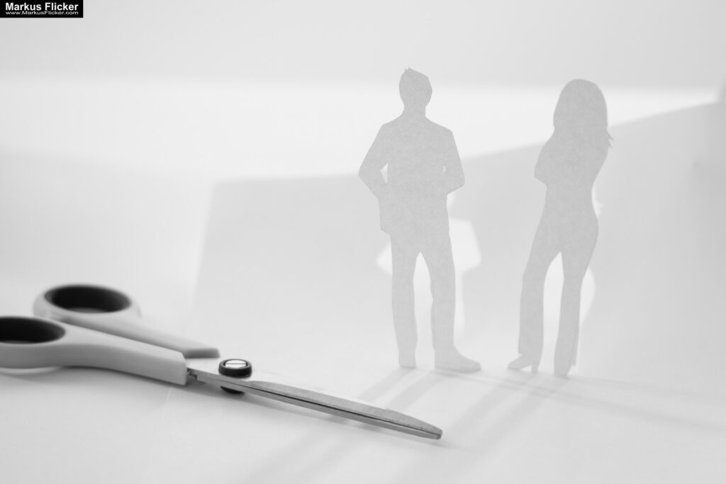 Kreative Fotomotive mit Papier durch das Spiel mit Licht und Schatten