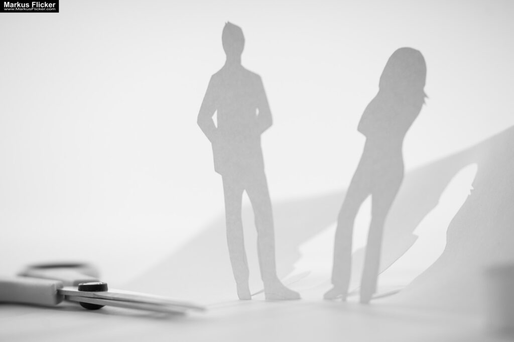 Kreative Fotomotive mit Papier durch das Spiel mit Licht und Schatten