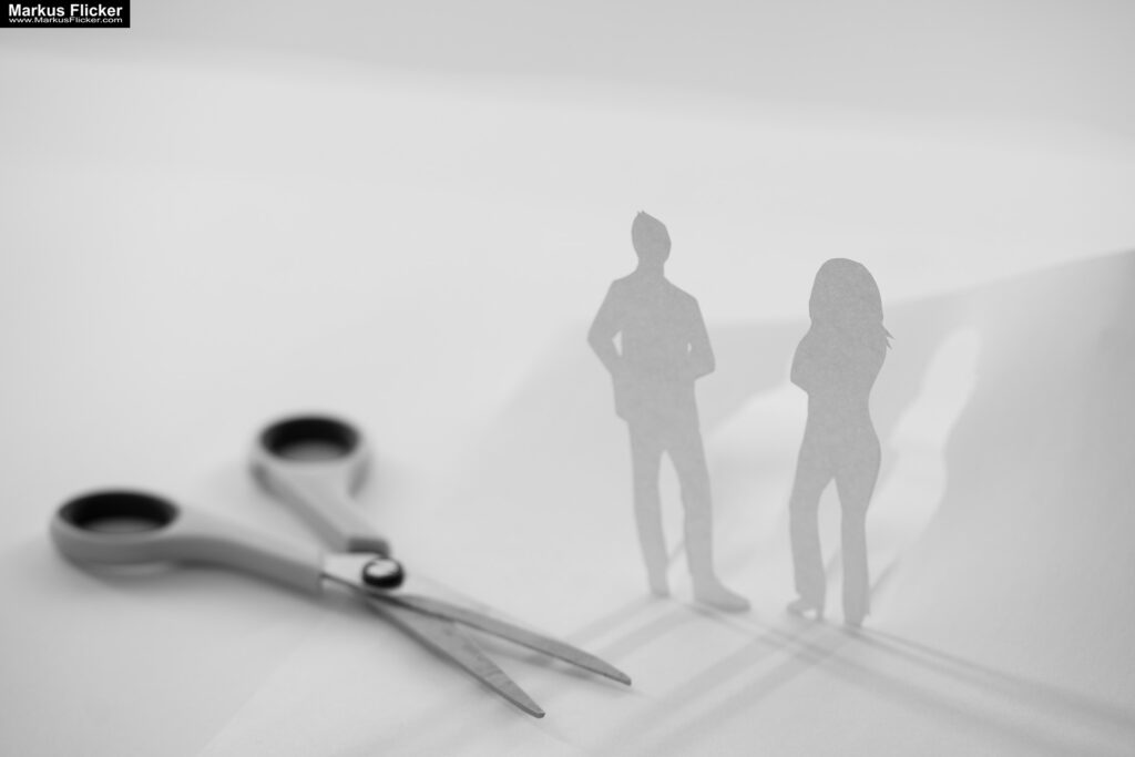 Kreative Fotomotive mit Papier durch das Spiel mit Licht und Schatten