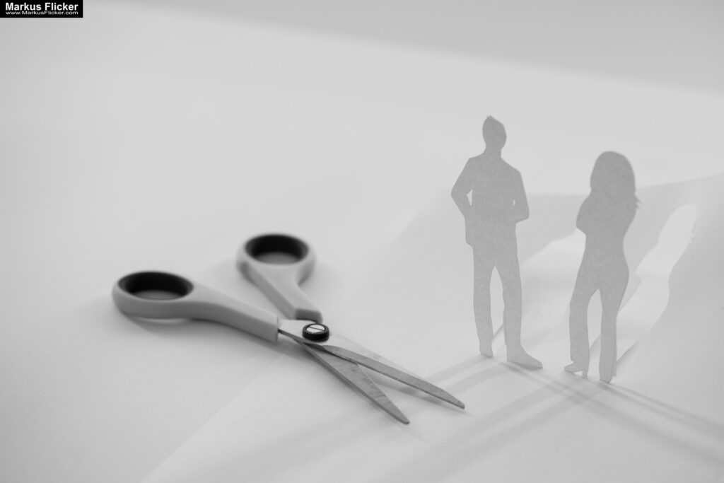 Kreative Fotomotive mit Papier durch das Spiel mit Licht und Schatten