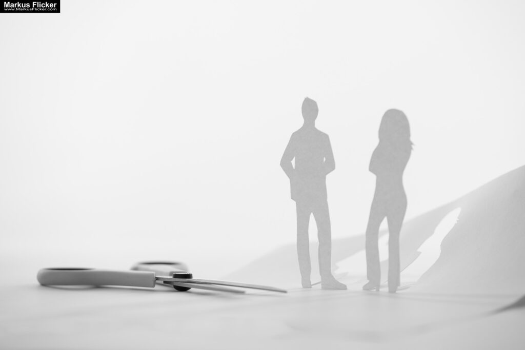 Kreative Fotomotive mit Papier durch das Spiel mit Licht und Schatten