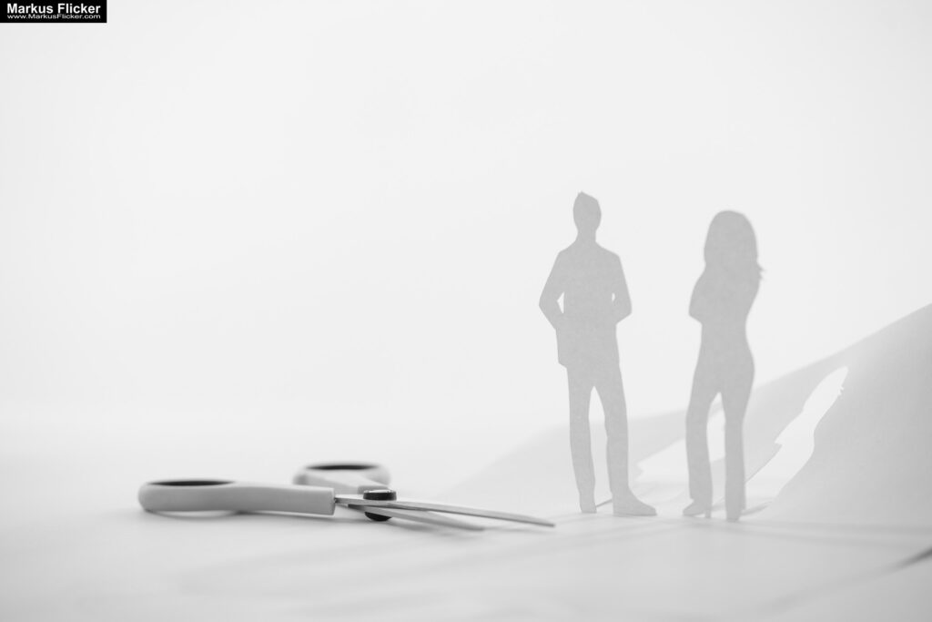 Kreative Fotomotive mit Papier durch das Spiel mit Licht und Schatten