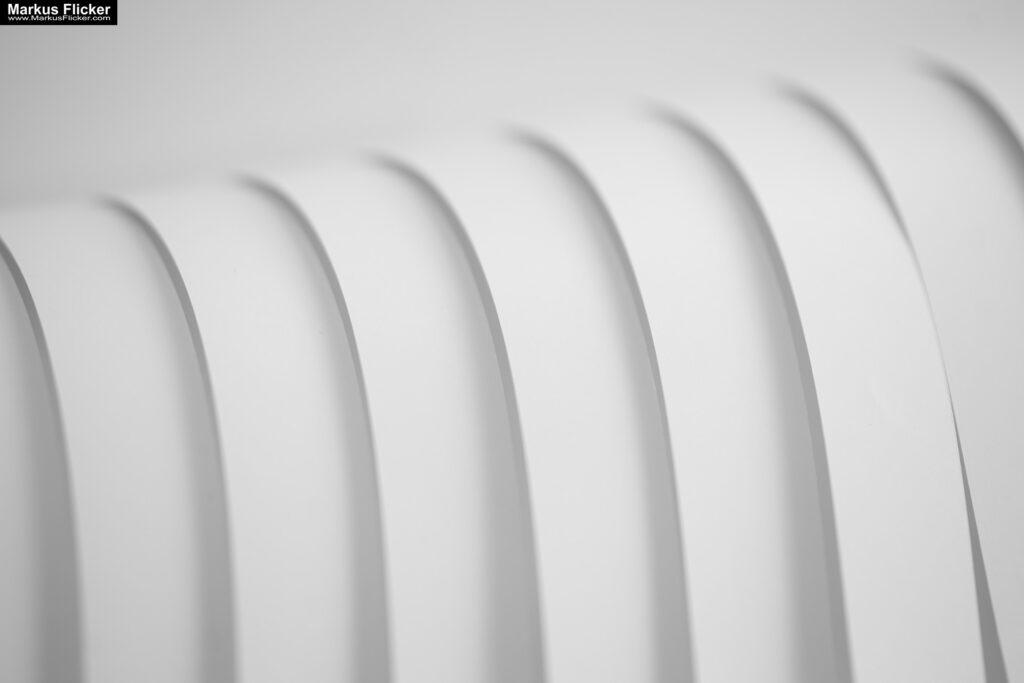 Kreative Fotomotive mit Papier durch das Spiel mit Licht und Schatten