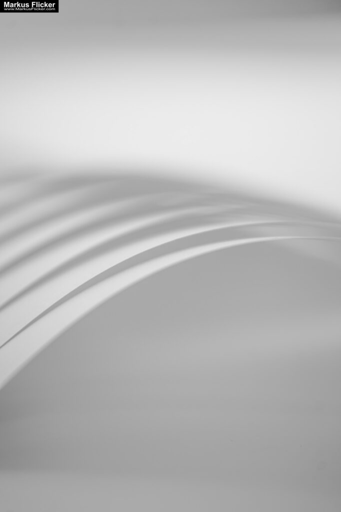 Kreative Fotomotive mit Papier durch das Spiel mit Licht und Schatten