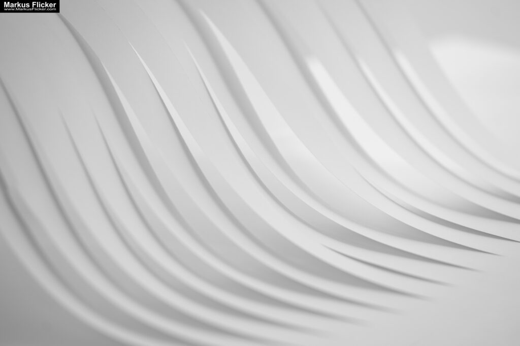 Kreative Fotomotive mit Papier durch das Spiel mit Licht und Schatten