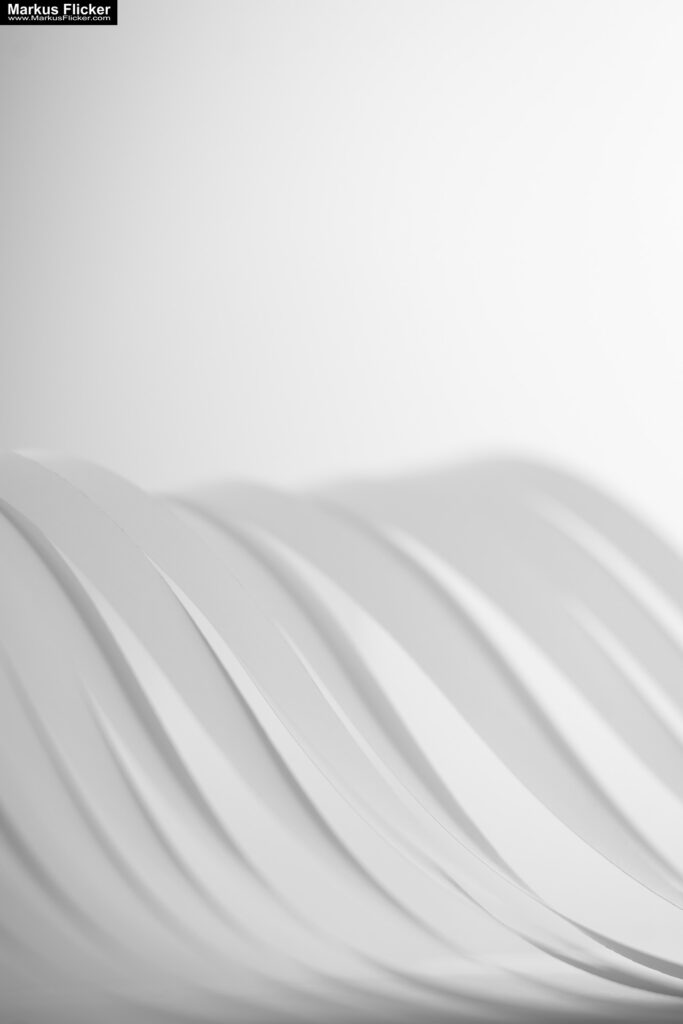 Kreative Fotomotive mit Papier durch das Spiel mit Licht und Schatten