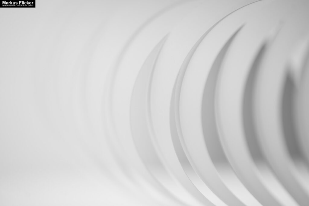 Kreative Fotomotive mit Papier durch das Spiel mit Licht und Schatten