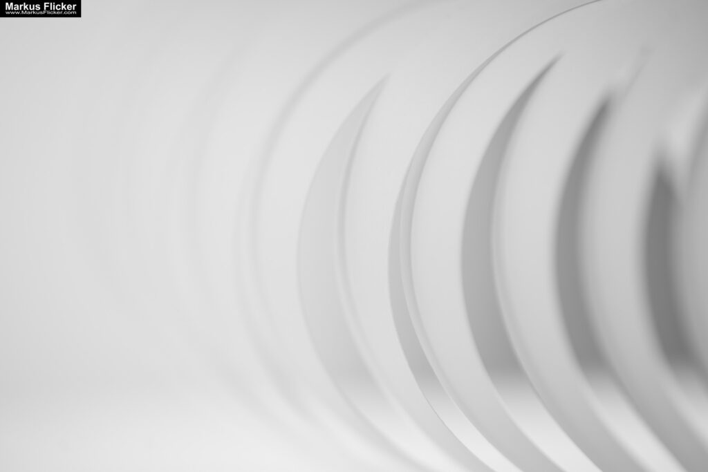 Kreative Fotomotive mit Papier durch das Spiel mit Licht und Schatten