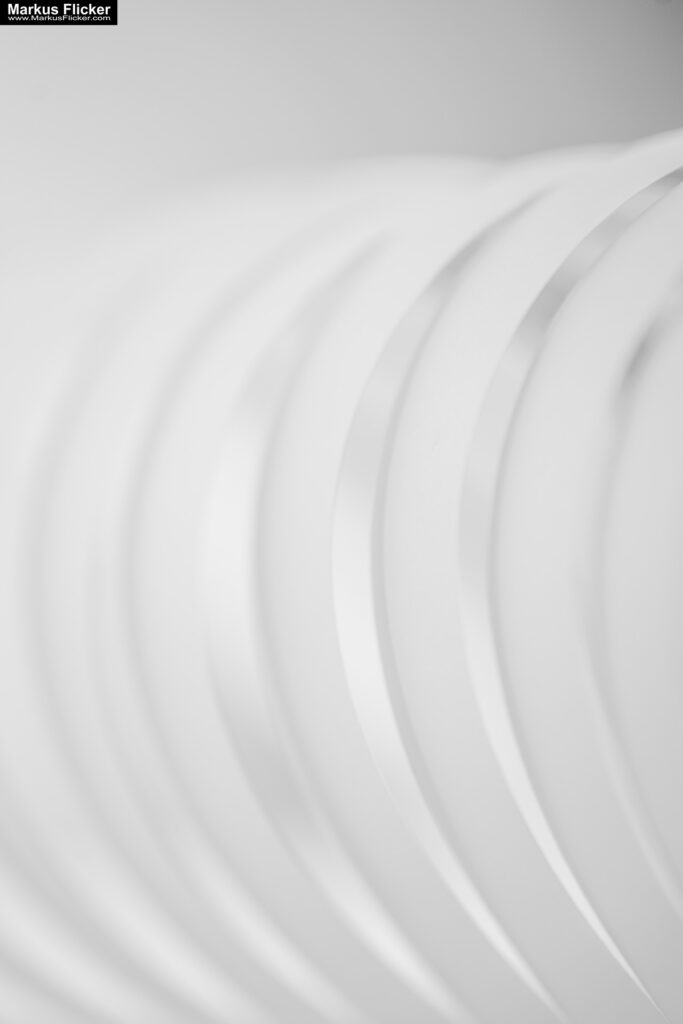 Kreative Fotomotive mit Papier durch das Spiel mit Licht und Schatten