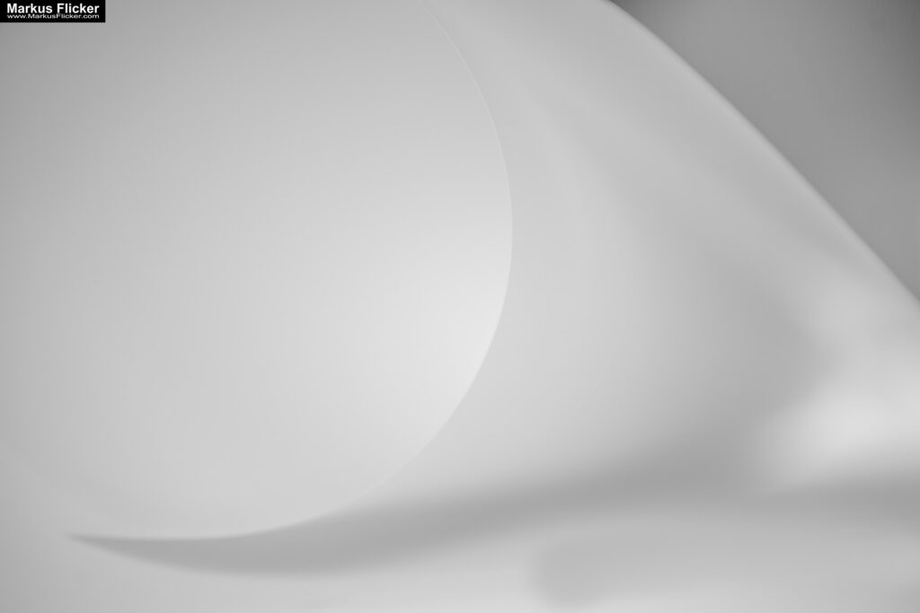 Kreative Fotomotive mit Papier durch das Spiel mit Licht und Schatten