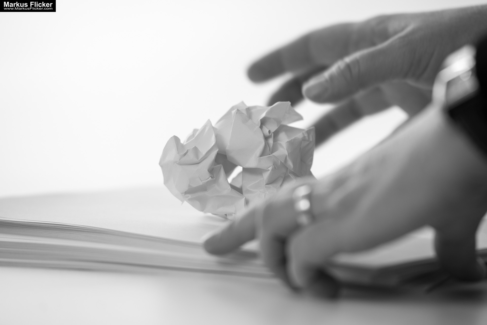 Kreative Fotomotive mit Papier durch das Spiel mit Licht und Schatten