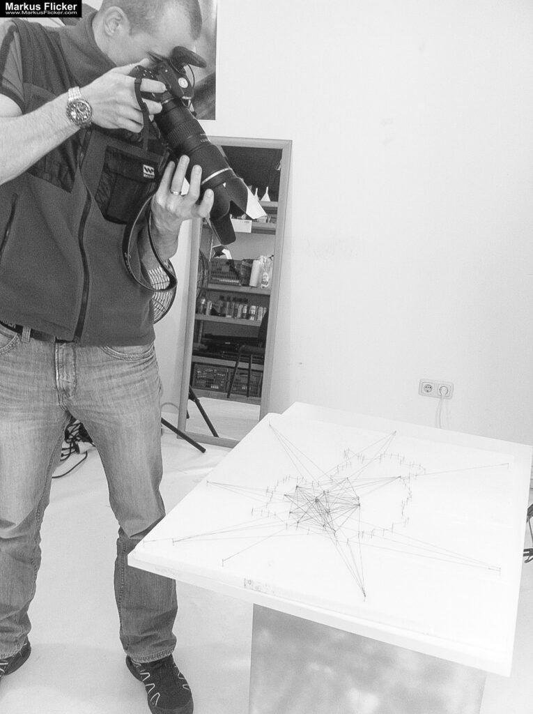 Kreative Fotomotive mit Papier durch das Spiel mit Licht und Schatten