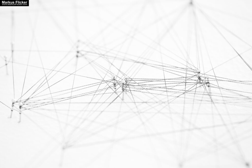 Kreative Fotomotive mit Papier durch das Spiel mit Licht und Schatten