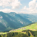 Extreme Sportfotografie und Reisefotografie in Österreich, Slowenien, Kroatien, Ungarn und Italien Die Extreme Sportfotografie bietet dir die Möglichkeit, spektakuläre und dynamische Momente festzuhalten, während du dich inmitten der atemberaubenden Natur Europas bewegst. Länder wie Österreich, Slowenien, Kroatien, Ungarn und Italien bieten eine unvergleichliche Kulisse für actiongeladene Szenen, die dich und deine Betrachter fesseln. Insbesondere die Steiermark in Österreich, mit ihren imposanten Bergen und weiten Tälern, ist ein Paradies für Sportler und Fotografen gleichermaßen. Fotograf Videograf Gleisdorf Graz Content Creator Autor Steiermark Österreich