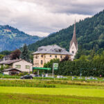 Extreme Sportfotografie und Reisefotografie in Österreich, Slowenien, Kroatien, Ungarn und Italien Die Extreme Sportfotografie bietet dir die Möglichkeit, spektakuläre und dynamische Momente festzuhalten, während du dich inmitten der atemberaubenden Natur Europas bewegst. Länder wie Österreich, Slowenien, Kroatien, Ungarn und Italien bieten eine unvergleichliche Kulisse für actiongeladene Szenen, die dich und deine Betrachter fesseln. Insbesondere die Steiermark in Österreich, mit ihren imposanten Bergen und weiten Tälern, ist ein Paradies für Sportler und Fotografen gleichermaßen. Fotograf Videograf Gleisdorf Graz Content Creator Autor Steiermark Österreich