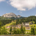 Extreme Sportfotografie und Reisefotografie in Österreich, Slowenien, Kroatien, Ungarn und Italien Die Extreme Sportfotografie bietet dir die Möglichkeit, spektakuläre und dynamische Momente festzuhalten, während du dich inmitten der atemberaubenden Natur Europas bewegst. Länder wie Österreich, Slowenien, Kroatien, Ungarn und Italien bieten eine unvergleichliche Kulisse für actiongeladene Szenen, die dich und deine Betrachter fesseln. Insbesondere die Steiermark in Österreich, mit ihren imposanten Bergen und weiten Tälern, ist ein Paradies für Sportler und Fotografen gleichermaßen. Fotograf Videograf Gleisdorf Graz Content Creator Autor Steiermark Österreich