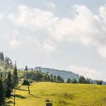 Extreme Sportfotografie und Reisefotografie in Österreich, Slowenien, Kroatien, Ungarn und Italien Die Extreme Sportfotografie bietet dir die Möglichkeit, spektakuläre und dynamische Momente festzuhalten, während du dich inmitten der atemberaubenden Natur Europas bewegst. Länder wie Österreich, Slowenien, Kroatien, Ungarn und Italien bieten eine unvergleichliche Kulisse für actiongeladene Szenen, die dich und deine Betrachter fesseln. Insbesondere die Steiermark in Österreich, mit ihren imposanten Bergen und weiten Tälern, ist ein Paradies für Sportler und Fotografen gleichermaßen. Fotograf Videograf Gleisdorf Graz Content Creator Autor Steiermark Österreich