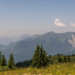 Extreme Sportfotografie und Reisefotografie in Österreich, Slowenien, Kroatien, Ungarn und Italien Die Extreme Sportfotografie bietet dir die Möglichkeit, spektakuläre und dynamische Momente festzuhalten, während du dich inmitten der atemberaubenden Natur Europas bewegst. Länder wie Österreich, Slowenien, Kroatien, Ungarn und Italien bieten eine unvergleichliche Kulisse für actiongeladene Szenen, die dich und deine Betrachter fesseln. Insbesondere die Steiermark in Österreich, mit ihren imposanten Bergen und weiten Tälern, ist ein Paradies für Sportler und Fotografen gleichermaßen. Fotograf Videograf Gleisdorf Graz Content Creator Autor Steiermark Österreich