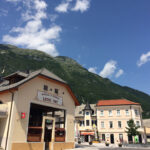 Extreme Sportfotografie und Reisefotografie in Österreich, Slowenien, Kroatien, Ungarn und Italien Die Extreme Sportfotografie bietet dir die Möglichkeit, spektakuläre und dynamische Momente festzuhalten, während du dich inmitten der atemberaubenden Natur Europas bewegst. Länder wie Österreich, Slowenien, Kroatien, Ungarn und Italien bieten eine unvergleichliche Kulisse für actiongeladene Szenen, die dich und deine Betrachter fesseln. Insbesondere die Steiermark in Österreich, mit ihren imposanten Bergen und weiten Tälern, ist ein Paradies für Sportler und Fotografen gleichermaßen. Fotograf Videograf Gleisdorf Graz Content Creator Autor Steiermark Österreich