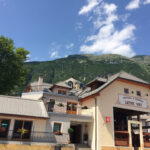 Extreme Sportfotografie und Reisefotografie in Österreich, Slowenien, Kroatien, Ungarn und Italien Die Extreme Sportfotografie bietet dir die Möglichkeit, spektakuläre und dynamische Momente festzuhalten, während du dich inmitten der atemberaubenden Natur Europas bewegst. Länder wie Österreich, Slowenien, Kroatien, Ungarn und Italien bieten eine unvergleichliche Kulisse für actiongeladene Szenen, die dich und deine Betrachter fesseln. Insbesondere die Steiermark in Österreich, mit ihren imposanten Bergen und weiten Tälern, ist ein Paradies für Sportler und Fotografen gleichermaßen. Fotograf Videograf Gleisdorf Graz Content Creator Autor Steiermark Österreich